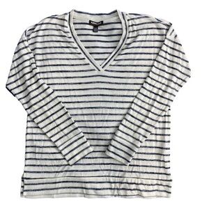 ⭐️ Kirkland striped long-sleeved V-neck top- size Medium